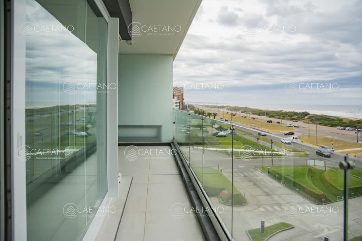 Venta apartamento 3 dormitorios. Playa brava, Punta del Este.