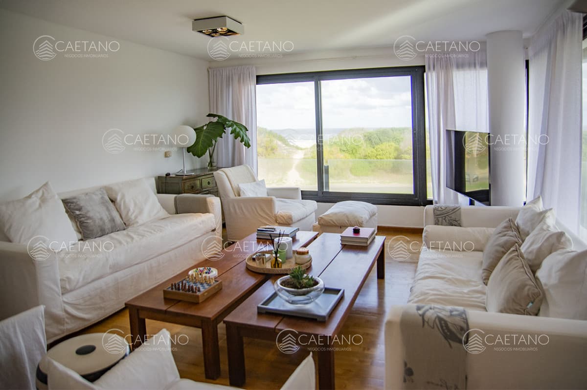 Apartamento de 3 dormitorios ensuite en primera línea Playa Brava Punta del Este — foto 2