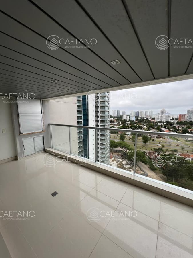 Vende apartamento con hermosa vista de 2 dormitorios en Punta del Este. — foto 2