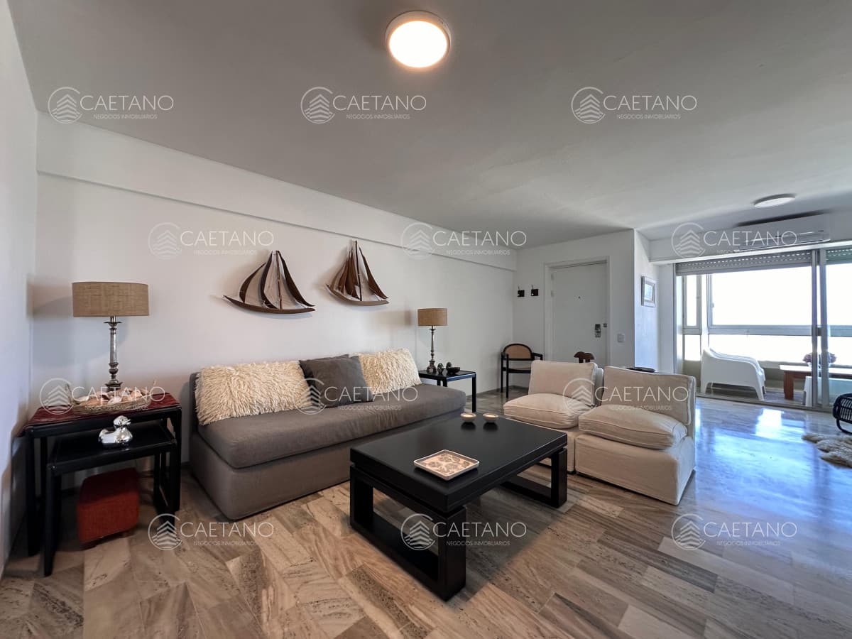 Apartamento de 3 dormitorios en Brava, Punta del Este con vista al mar
