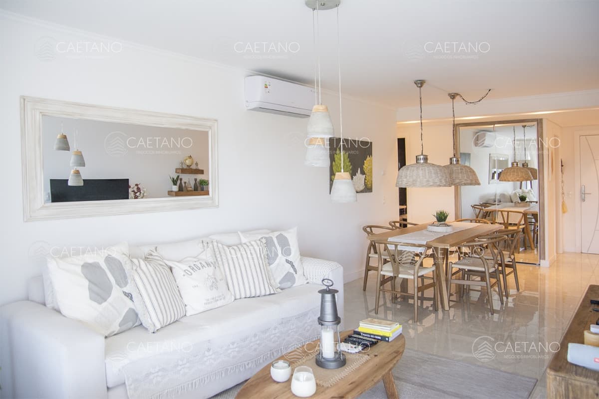 Apartamento 2 dormitorios en venta a metros del mar, Punta del Este — foto 2