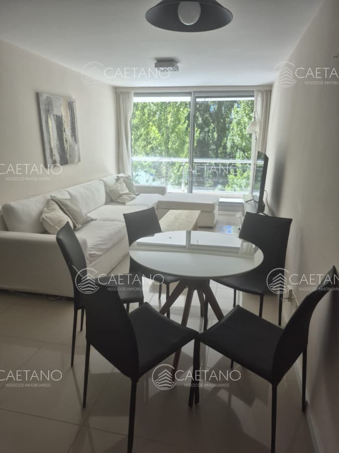 Apartamento en Venta de 2 dormitorios en Punta del Este Sobre Roosevelt — foto 2