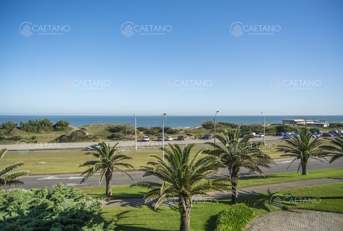 ESTURION, PRIMERA LINEA PLAYA BRAVA — foto 2