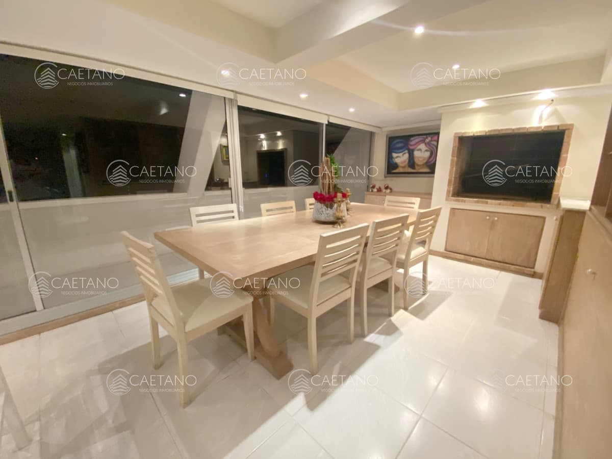 Vende Penthouse con hermosa vista en Aidy Grill- Punta del Este, de 4 dormitorios + dep de servicio. — foto 3