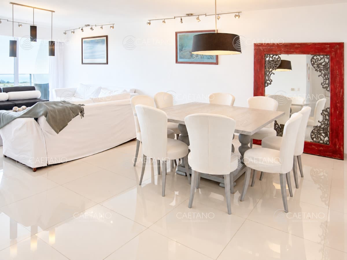 En alquiler Departamento frente al mar en Playa Mansa de 3 dormitorios Punta del Este — foto 3
