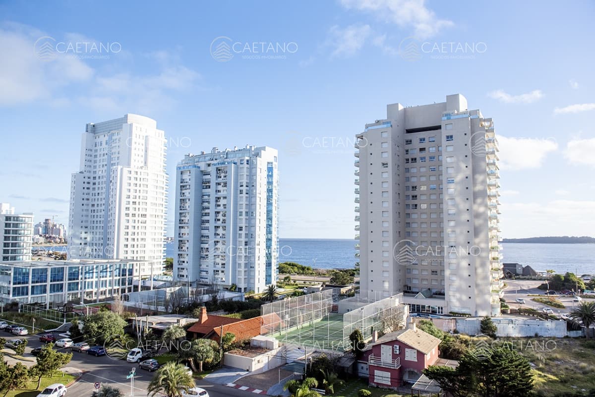Vende apartamento de 2 dormitorios esquinero en Miami Boulevard Punta Del Este — foto 2