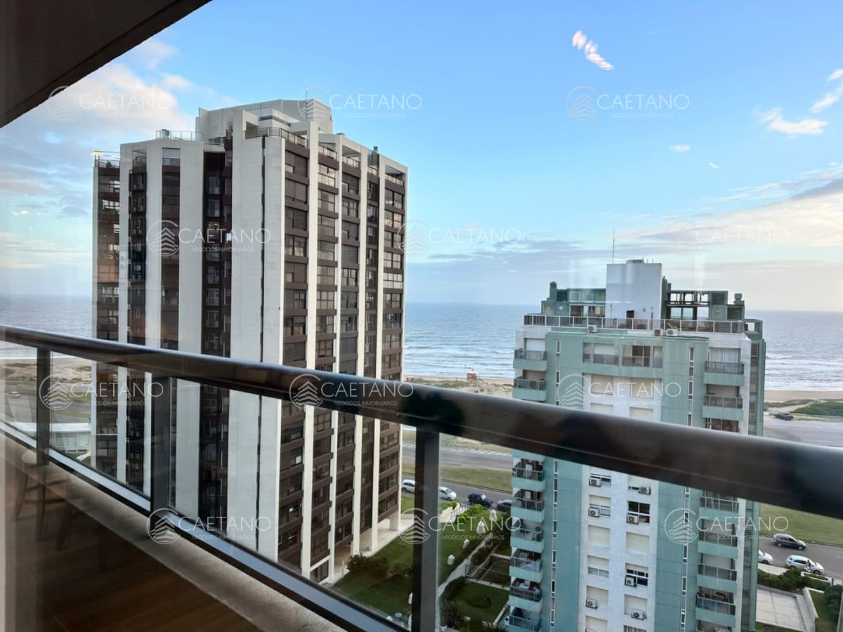 En venta apartamento de  2 dormitorios con hermosa vista parcial al mar en Brava, Punta del Este — foto 3
