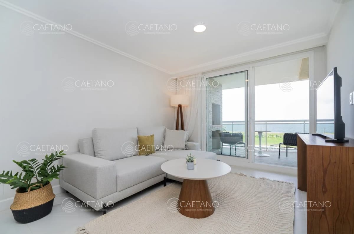 Apartamento en Alquiler de 2 dormitorio frente al Mar en Edificio Cruceros, Punta del este , Playa Mansa — foto 2