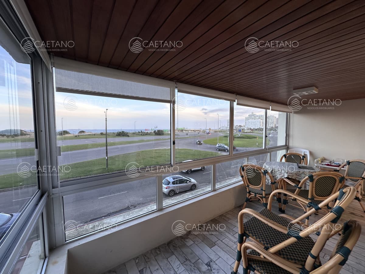 Vende apartamento de 3 dormitorios en Playa Brava, Punta del Este