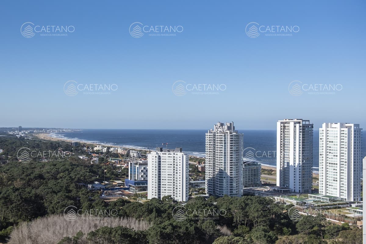 Vende departamento de 3 suites en Punta del Este. — foto 2