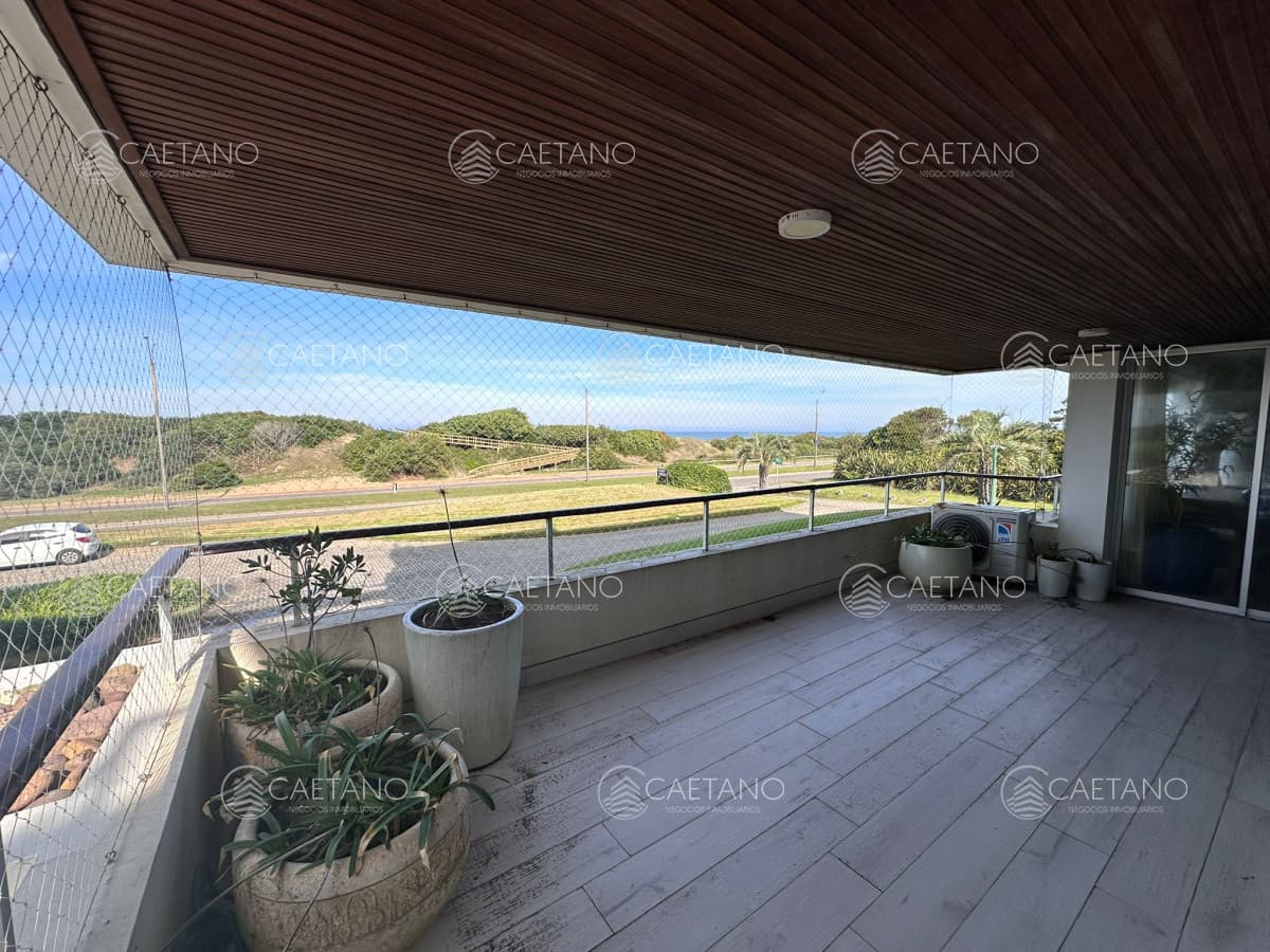 Se vende departamento de 4 dormitorios , Playa brava, Esturion