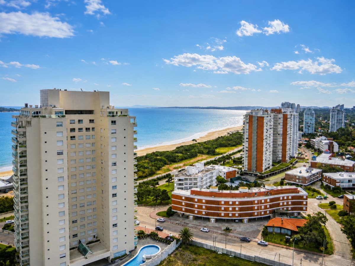 Departamento de 3 dormitorios en venta a pasos del mar. Gala Tower