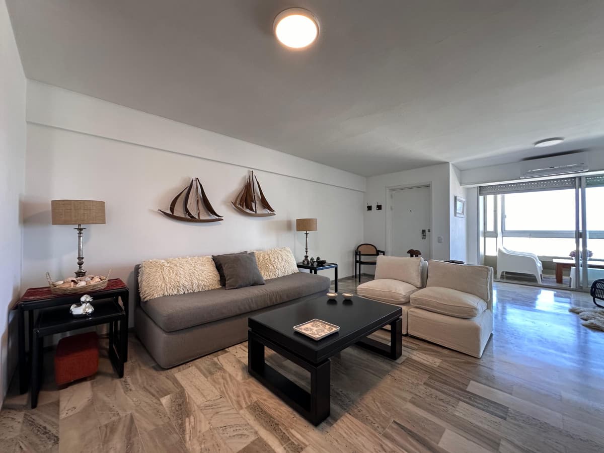 Apartamento de 3 dormitorios en Brava, Punta del Este con vista al mar