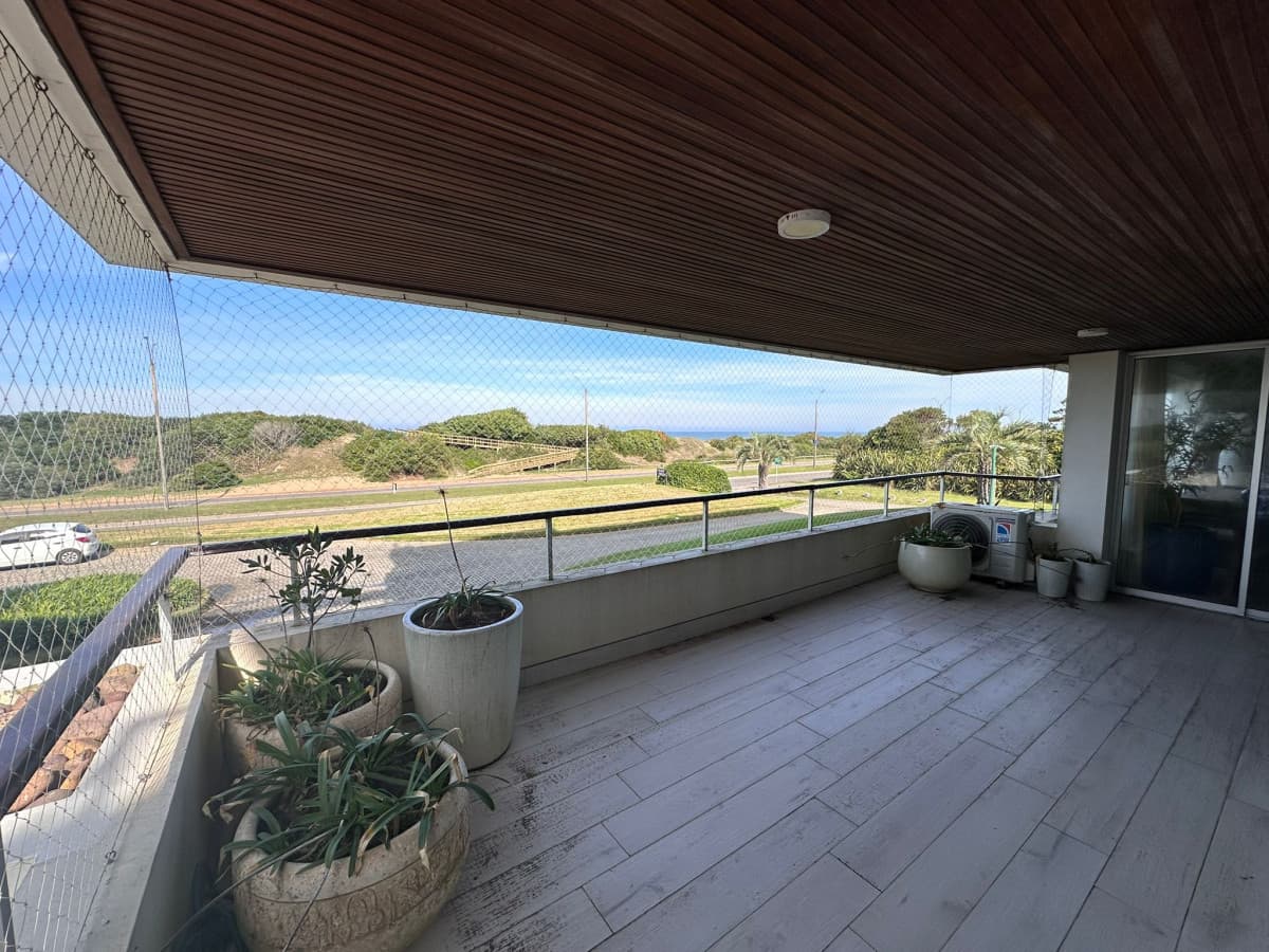 Se vende departamento de 4 dormitorios , Playa brava, Esturion