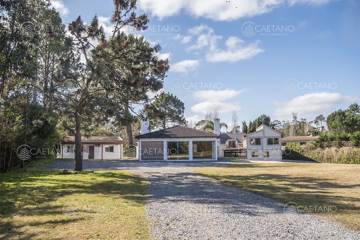 Espaciosa Casa en Barrio Privado de 6 dorm y piscina en Punta del Este — foto 3
