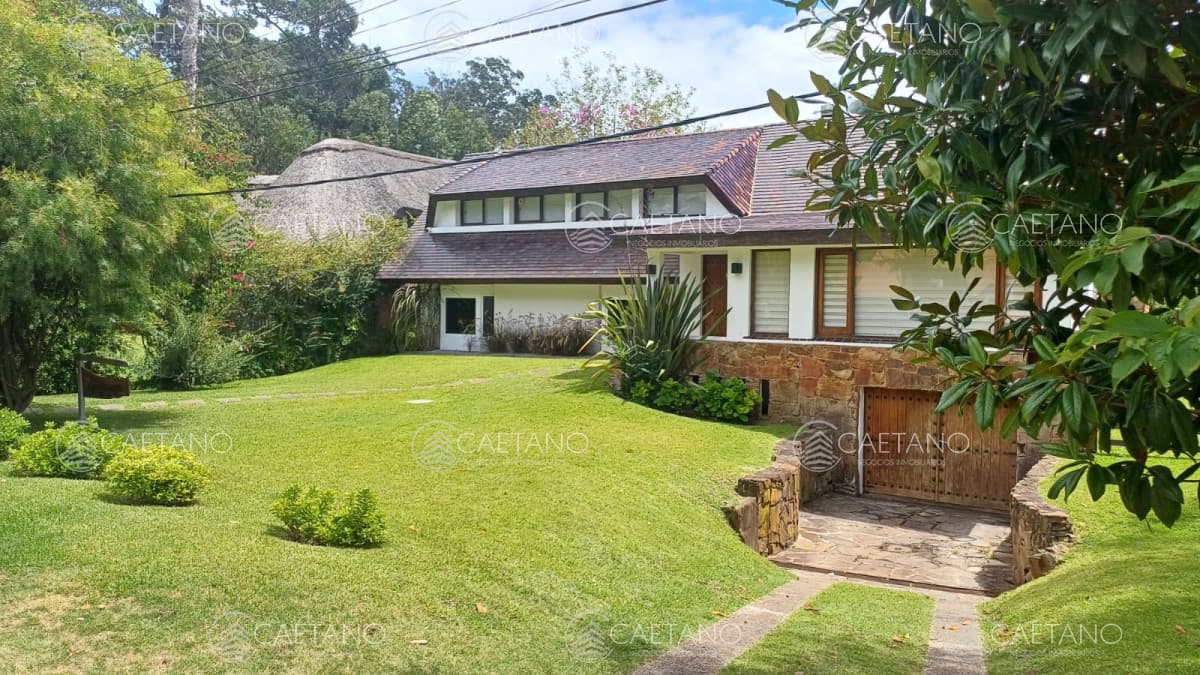 Vende gran casa para vivir todo el año, de 3 dormitorios en Punta del Este — foto 2