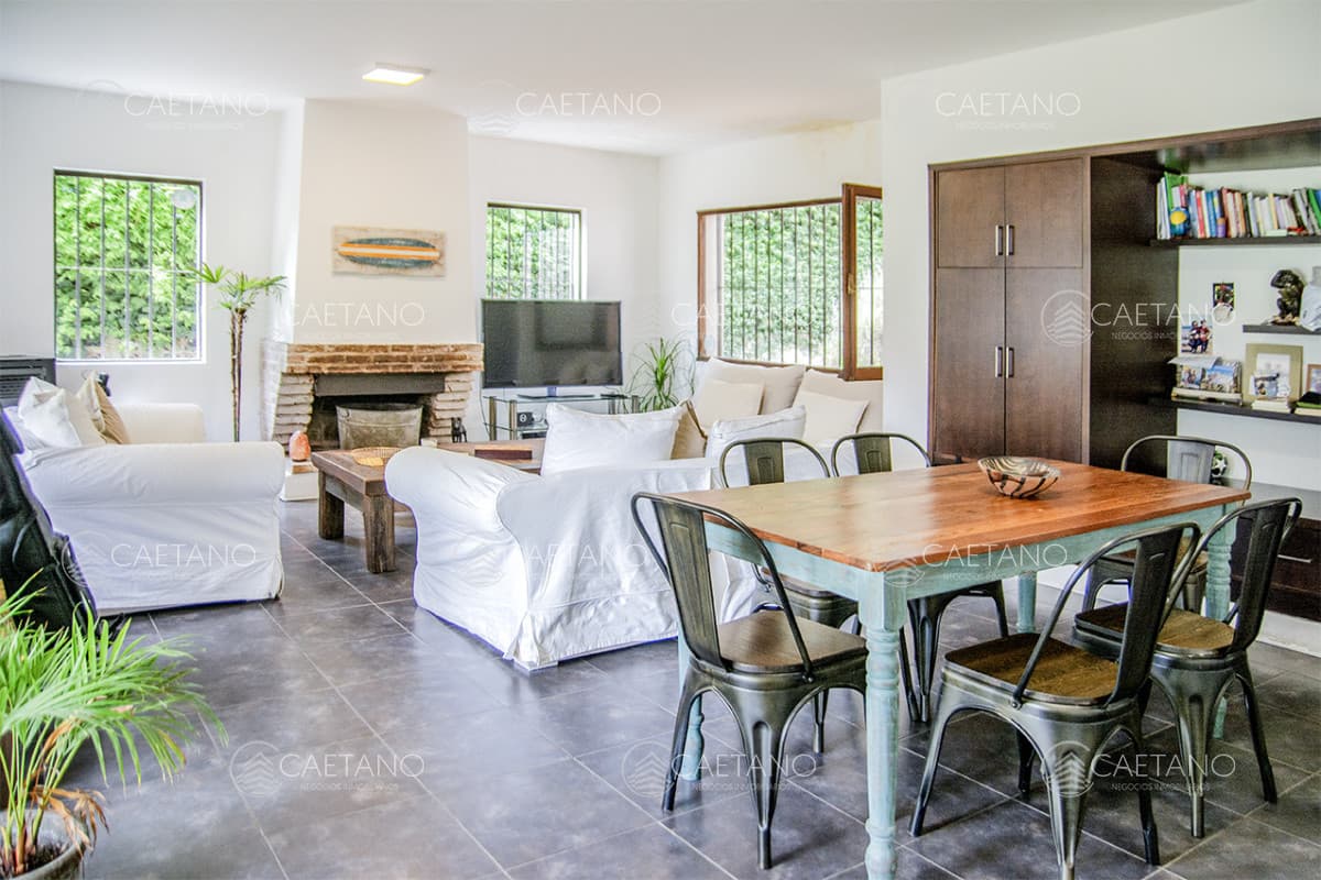 Excelente chalet de 5 dormitorios en venta a pasos de Playa Mansa Punta del Este — foto 2