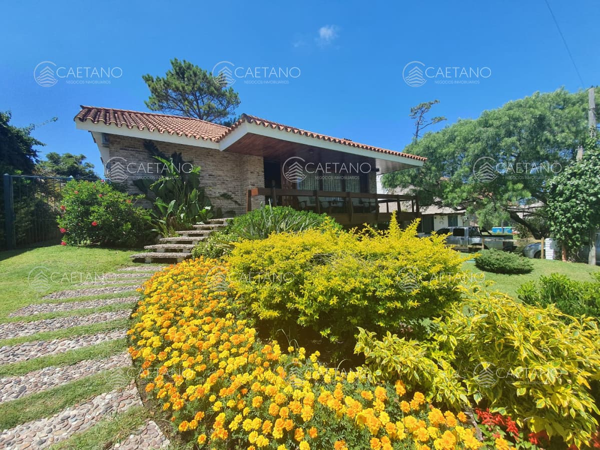 Hermosa casa en venta a pocos metros del mar. — foto 3