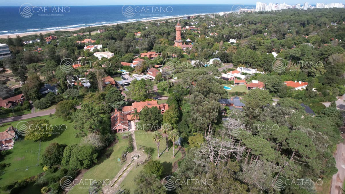 Propiedad exclusiva ubicada en Golf, Punta del este