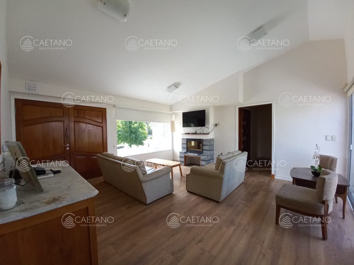 Vende casa de 3 dormitorios totalmente reformada. Con piscina climatizada. Cerca de colegios, Punta del Este — foto 2