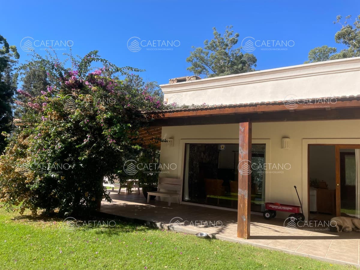 Vende impresionante casa en Punta Ballena de 2 dormitorios. — foto 2