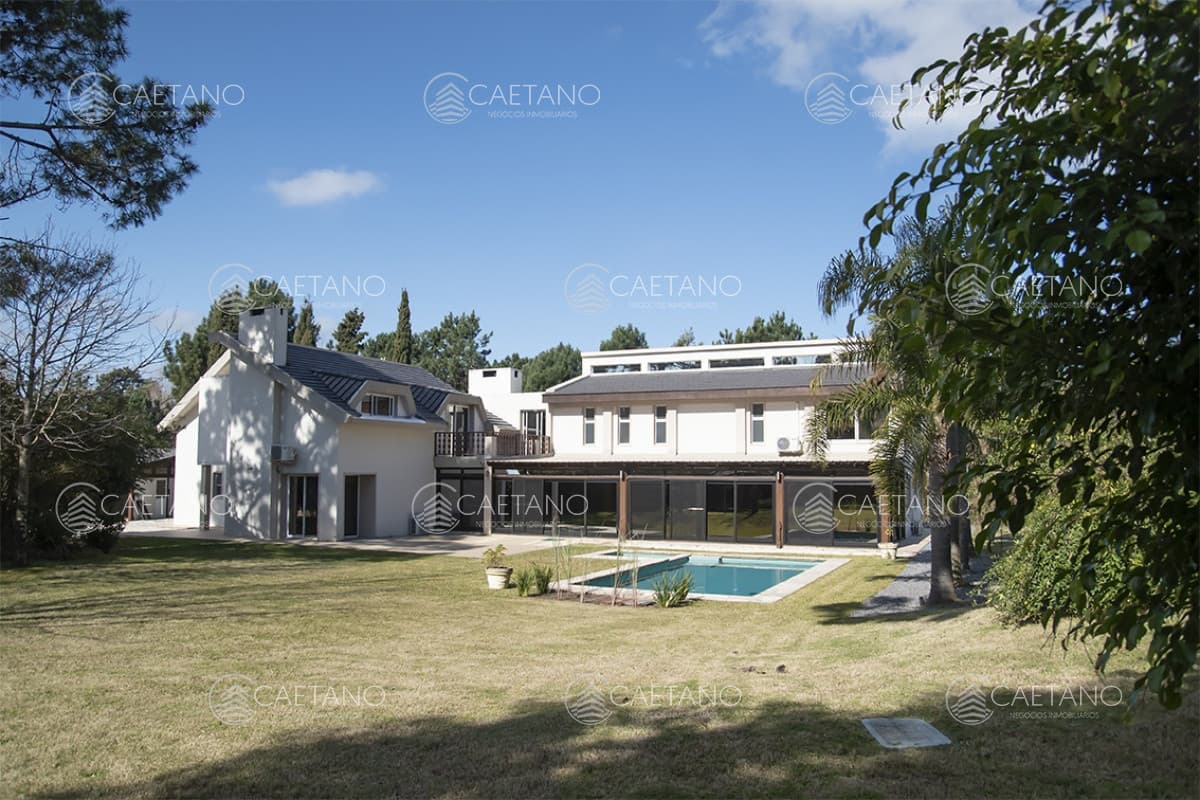 Espaciosa Casa en Barrio Privado de 6 dorm y piscina en Punta del Este — foto 2