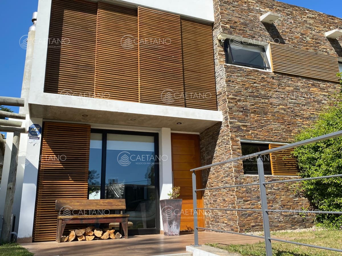 Casa en Venta de 4 dormitorios en zona Pinares, Punta del Este