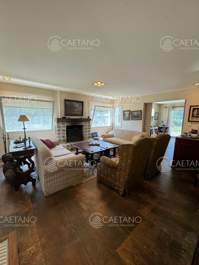 En venta casa de 3 dormitorios, con piscina y barbacoa, en Barrio Golf, Punta Este — foto 2