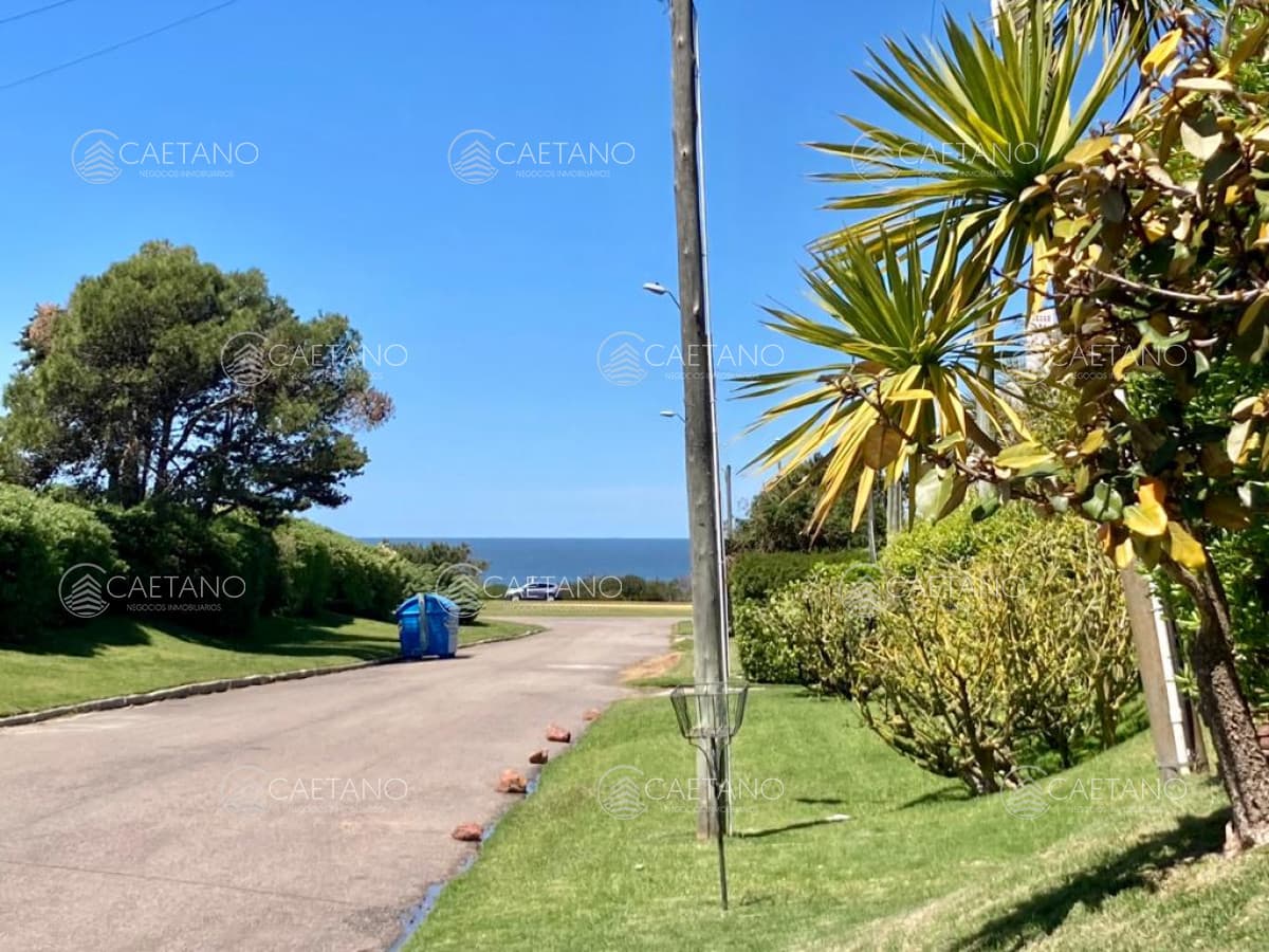 Alquiler Anual Casa 3 dormitorios y dependencia en Punta del Este. Zona Rincón del Indio — foto 3