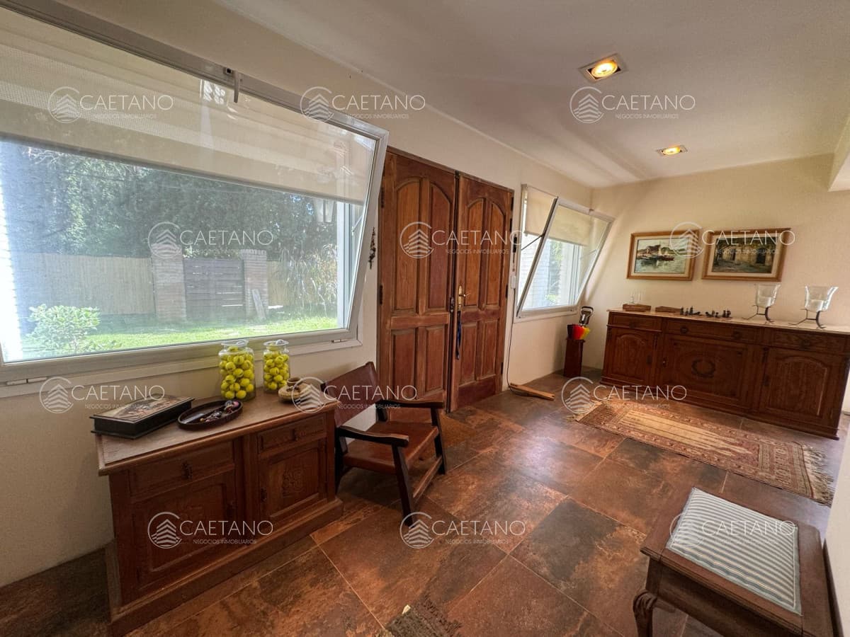 En venta casa de 3 dormitorios, con piscina y barbacoa, en Barrio Golf, Punta Este — foto 3