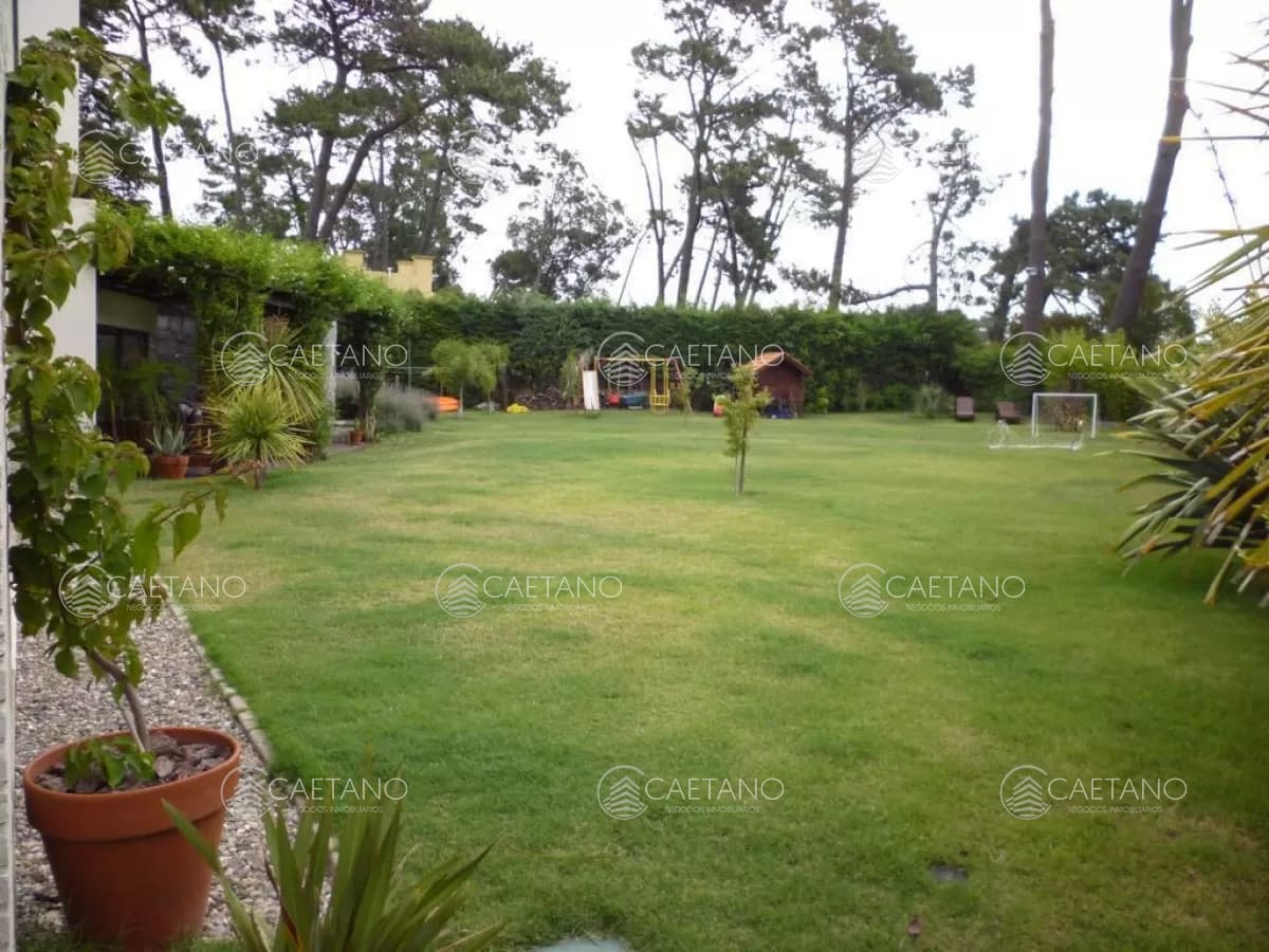 Hermosa casa de 4 dormitorios en agradable entorno. — foto 2