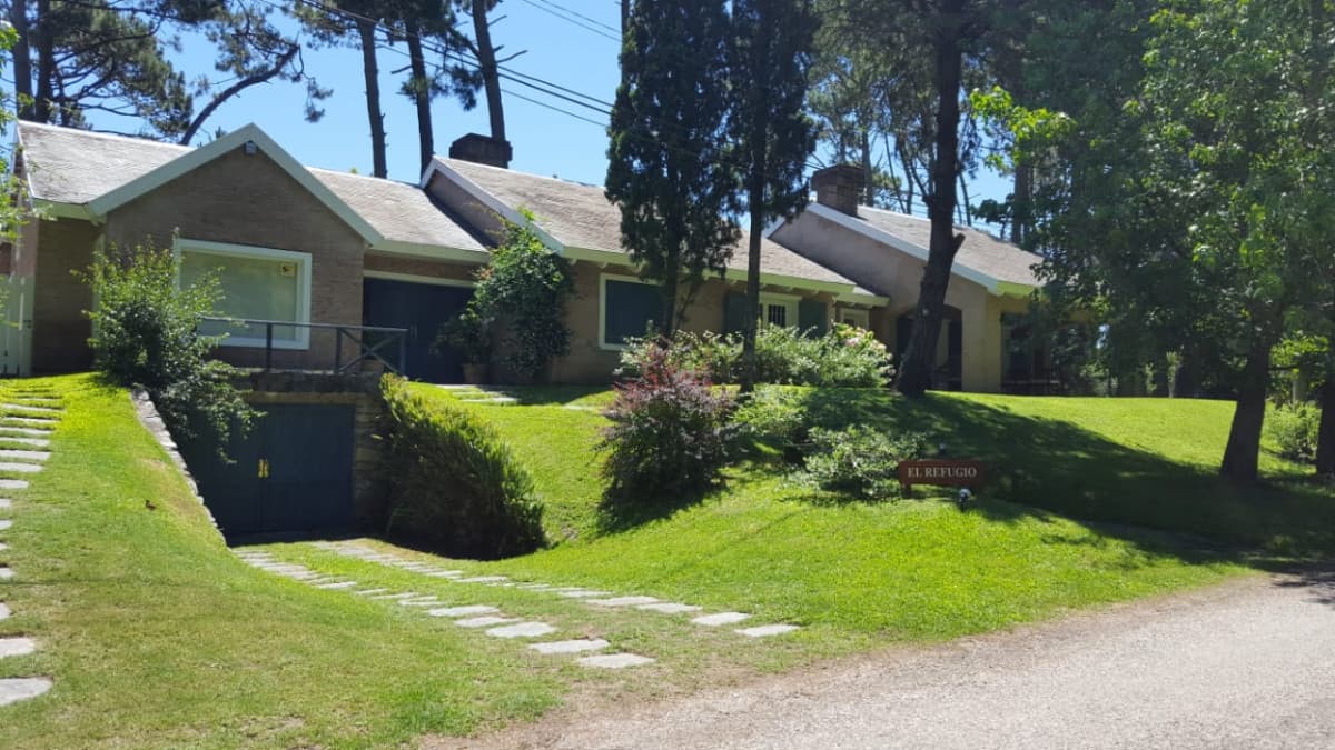 Excelente casa en alquiler en zona residencial!!! Consulte!!