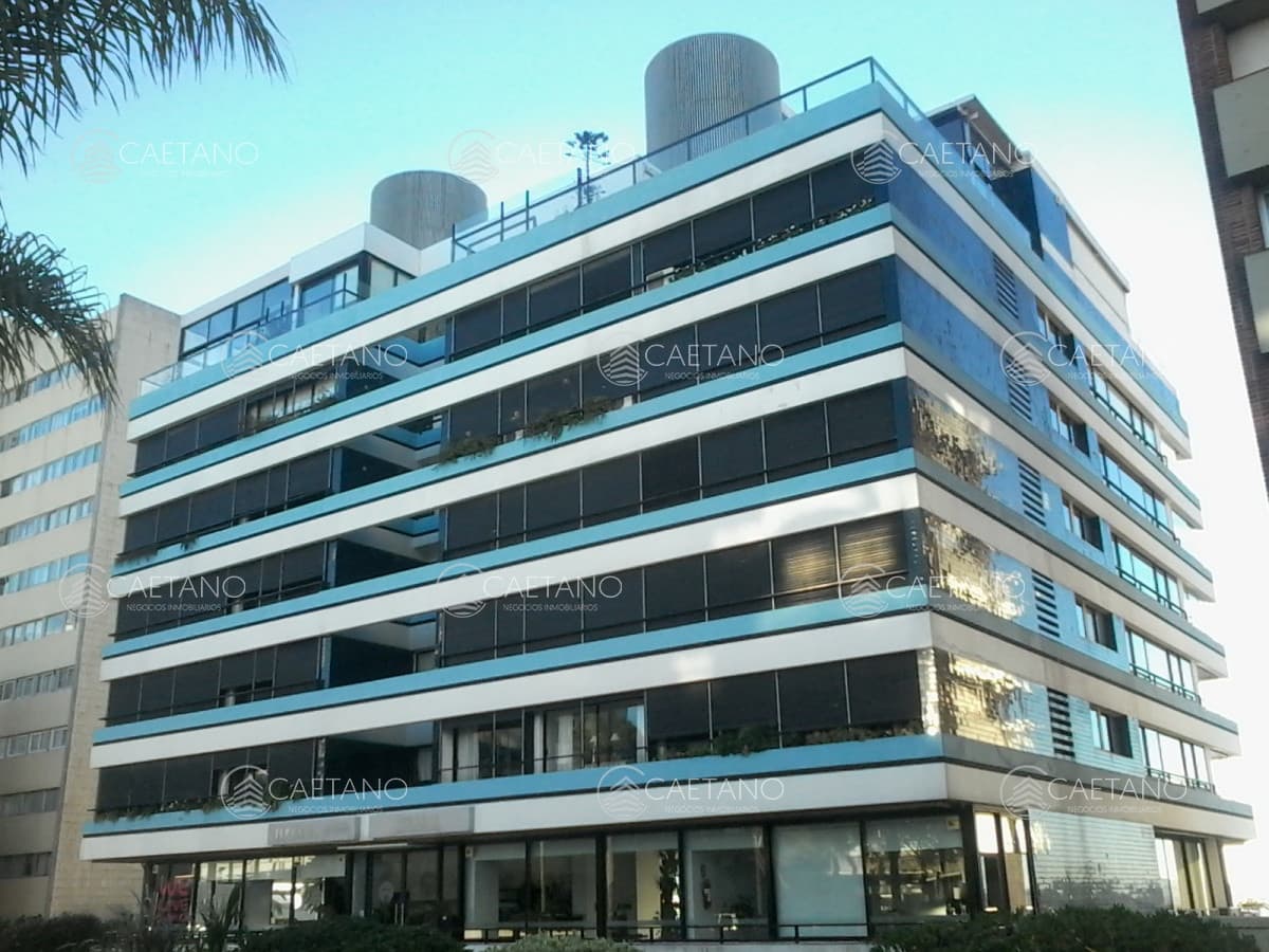 Excelente apartamento frente al puerto