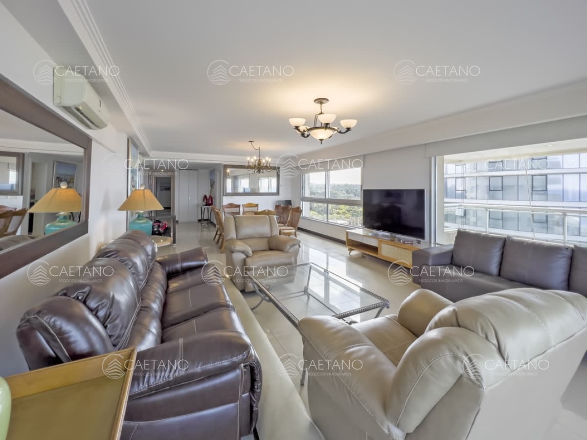 Apartamento en venta y alquiler en Brava Punta del Este, 3 dormitorios, 4 baños — foto 2