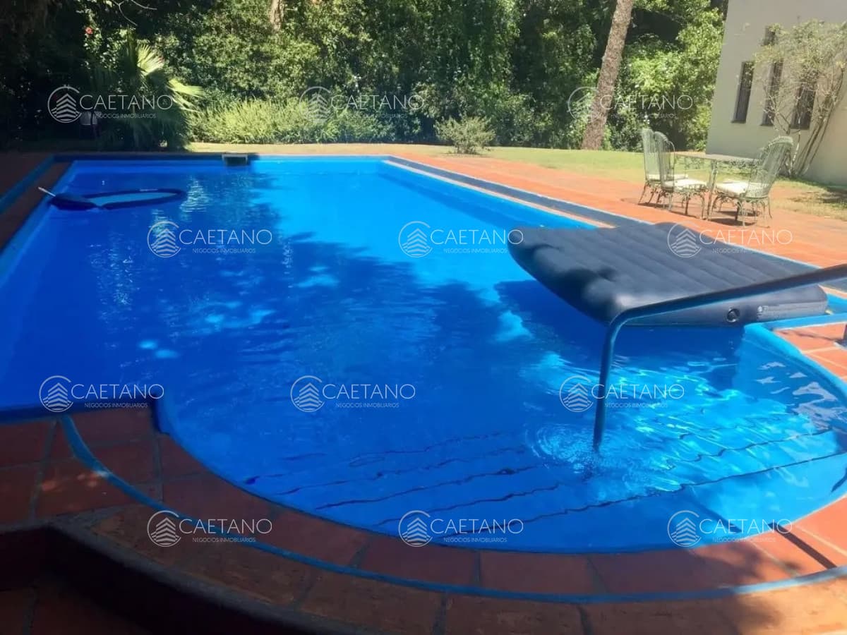 MANSA A 300 METROS DEL MAR COMODA CASA CON AMPLIO TERRENO