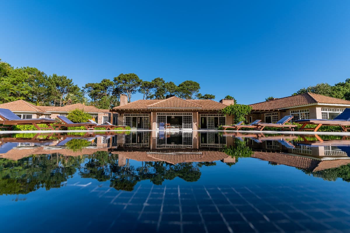 Mansión de estilo clásico en venta en el corazón de Beverly Hills. Ref. 5277
