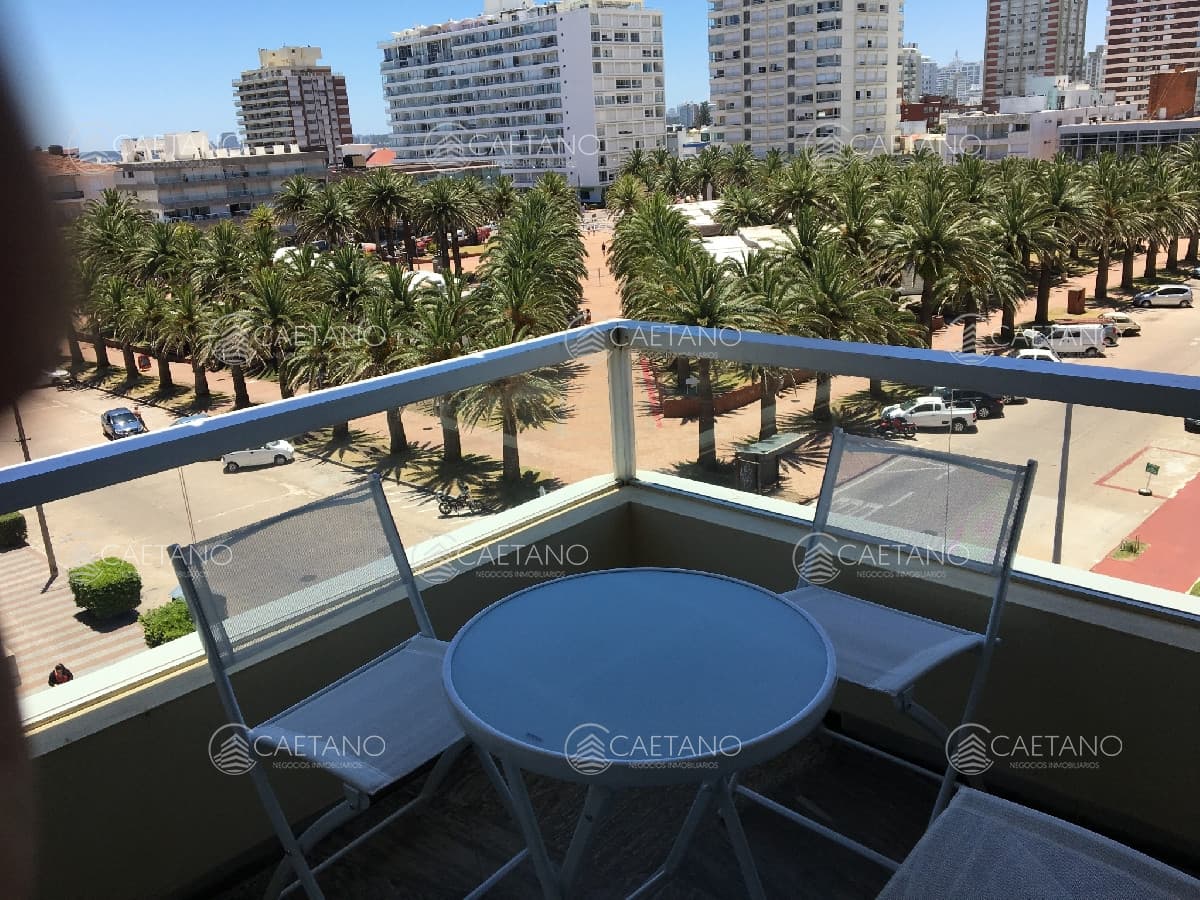 Muy buena oportunidad en Península 3 dormitorios con garage — foto 2