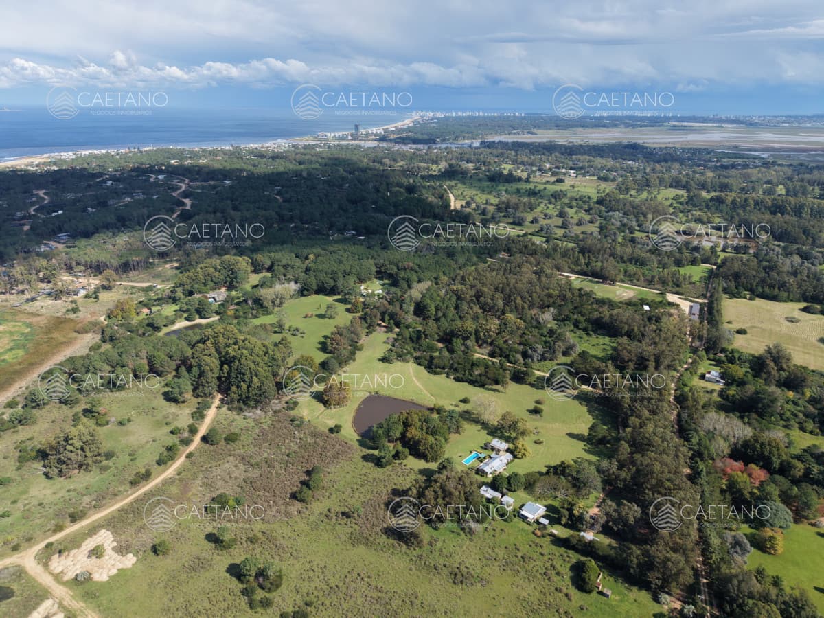 Alquiler de verano, chacra de 6 dormitorios en La Barra ( Portal Bosque ) — foto 2