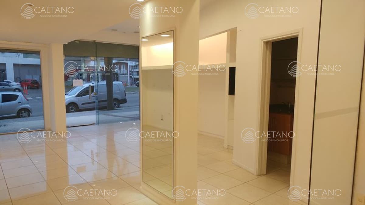 Excelente Local Sobre La Calle 20 — foto 2