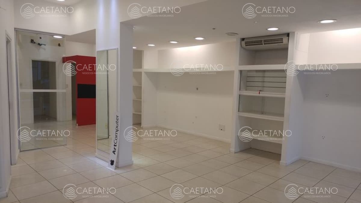 Excelente Local Sobre La Calle 20 — foto 3