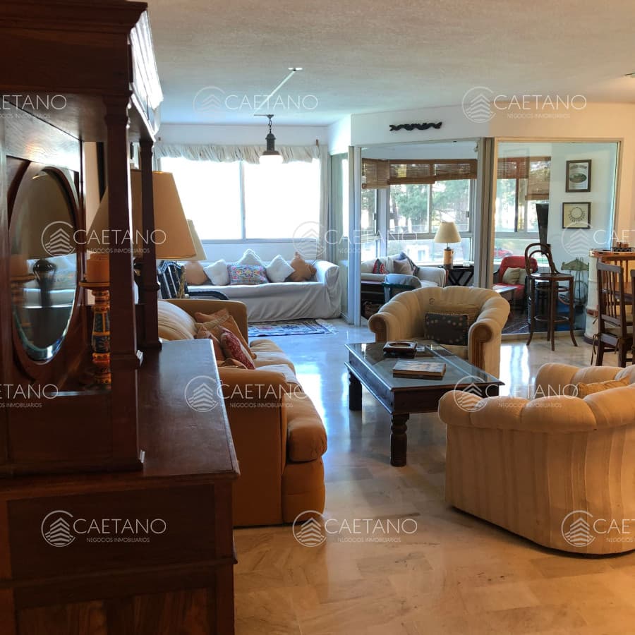 Venta de apartamento de 3 dormitorios en  Punta del Este