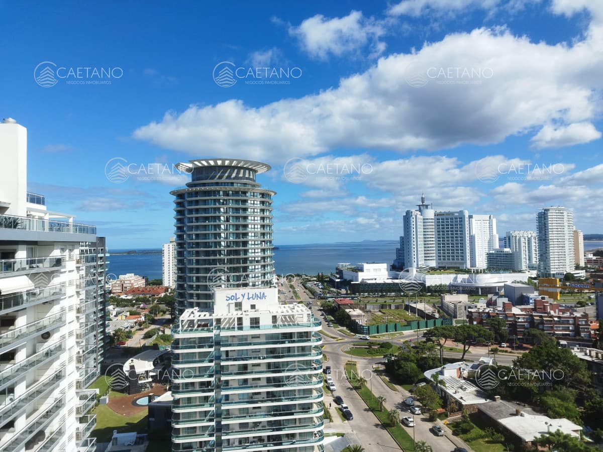 Apartamento de un dormitorio y medio en alquiler y venta en Punta del Este — foto 2