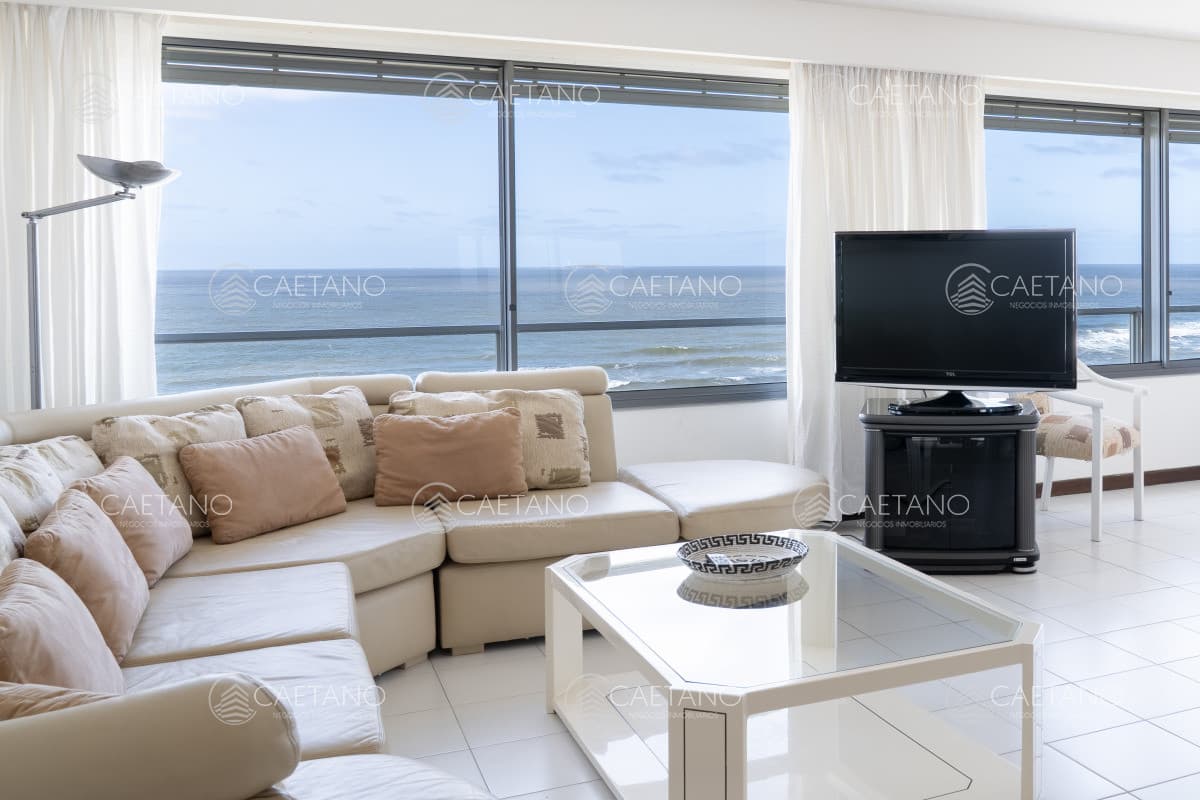 Venta de apartamento de 3 dormitorios y dep. de servicio en Punta del Este — foto 3