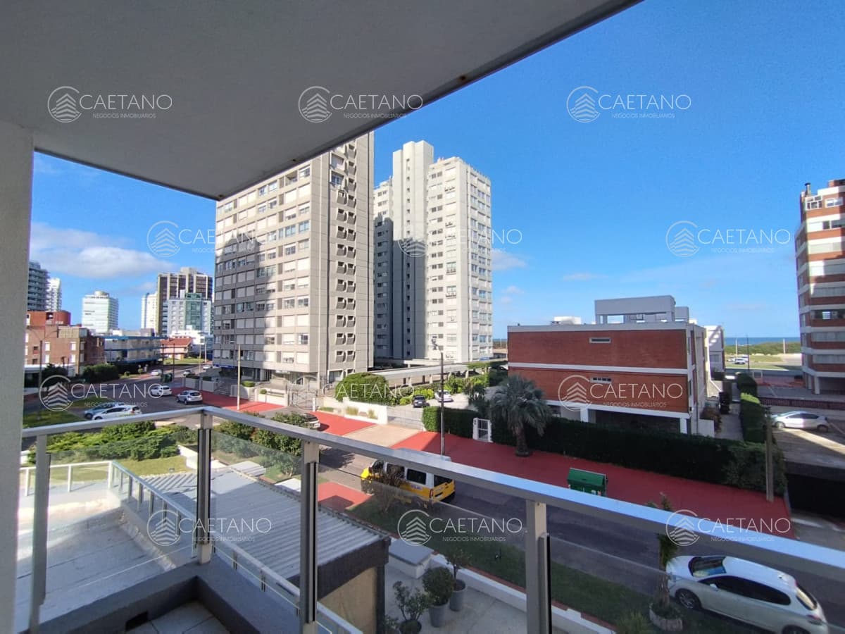 Apartamento en venta de dos dormitorios en Punta del Este