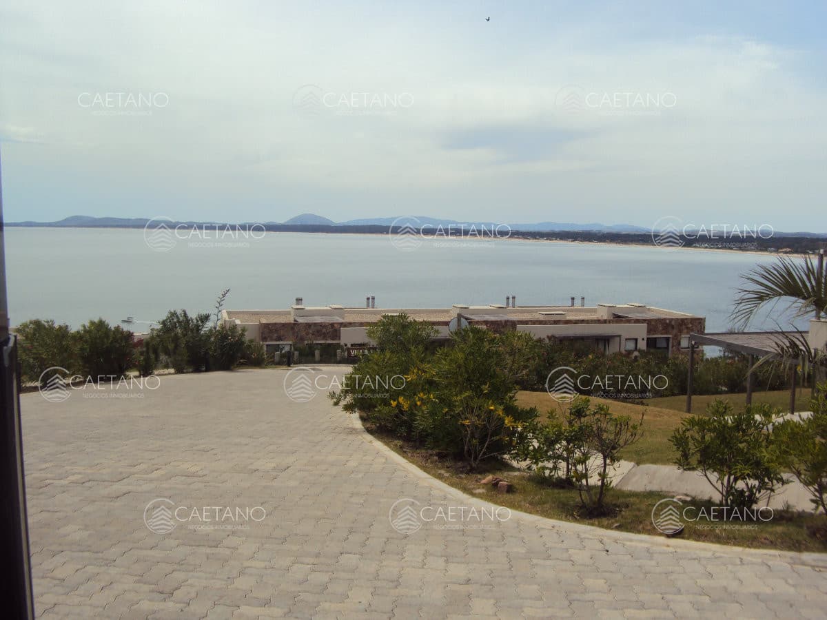 Apartamento en venta de dos dormitorios en Punta del Este