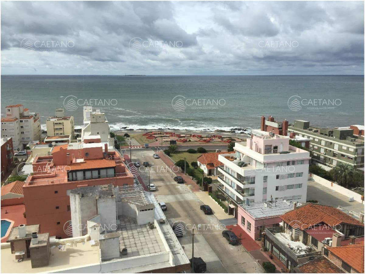 Alquiler y venta de apartamento de 3 dormitorios y dependencia en Punta del Este