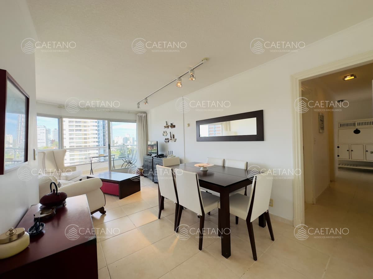 Venta y alquiler de apartamento de dos dormitorios en Punta del Este