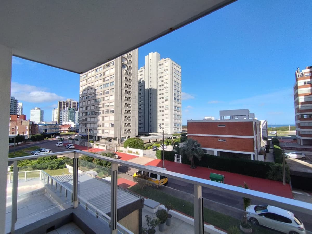 Apartamento en venta de dos dormitorios en Punta del Este