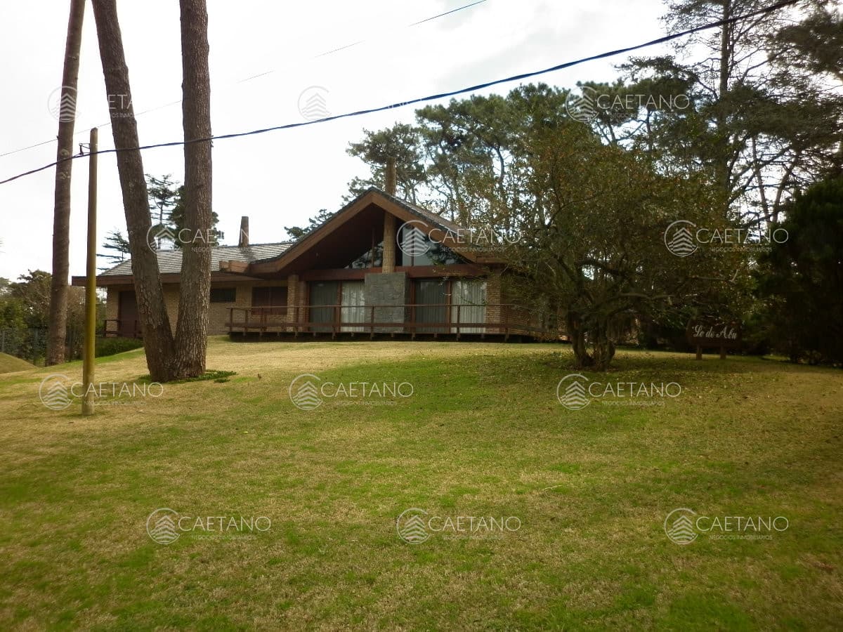 Venta de espectacular casa de 5 dormitorios en Punta del Este