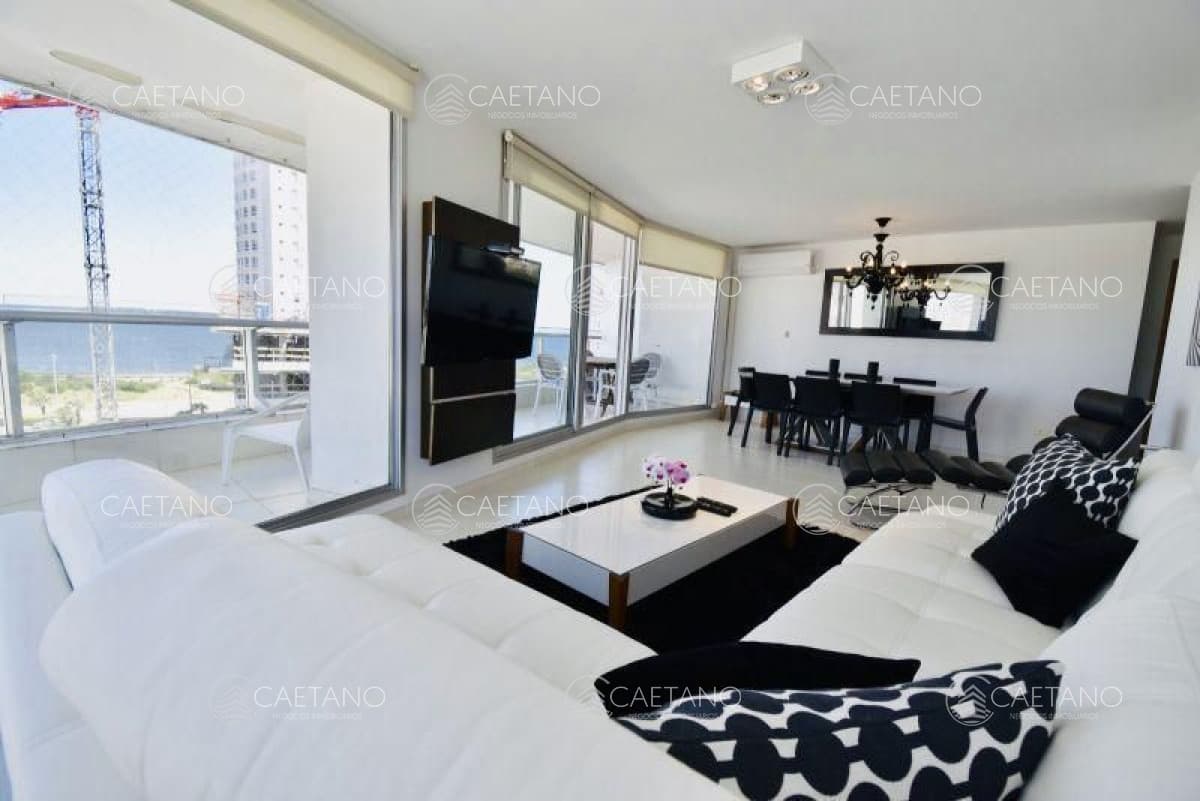 Apartamento en alquiler temporario Playa Mansa 3 dormitorios — foto 2